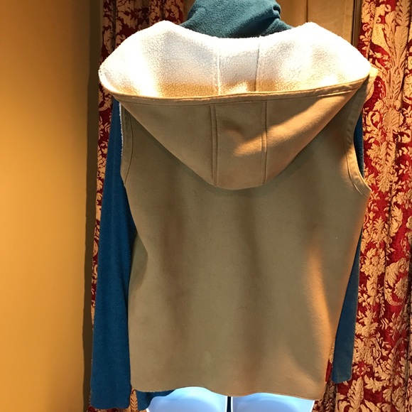 Faux Suede & shearing vest, Jones NY - Picture 3 of 7